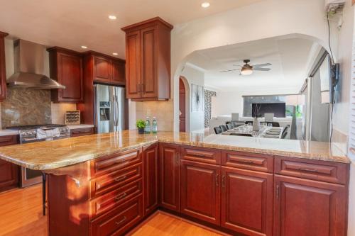 Family-Friendly Bay Views, Game Room, Hot Tub! in Morena