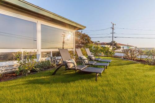 Family-Friendly Bay Views, Game Room, Hot Tub! in Morena
