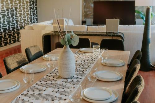 Family-Friendly Bay Views, Game Room, Hot Tub! in Morena