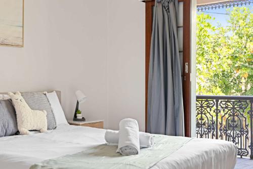 Rustic Queen Room in Glebe - Next to USYD - Shared Bathroom in Glebe