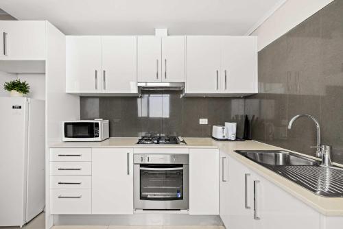 Traditional Double Room in Glebe - Nearby USYD - Shared Bathroom in Glebe