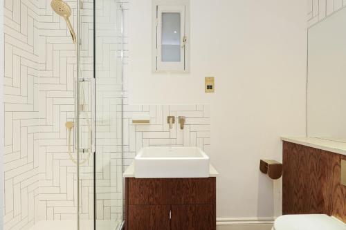 Kensington Gardens Apartments - image 9