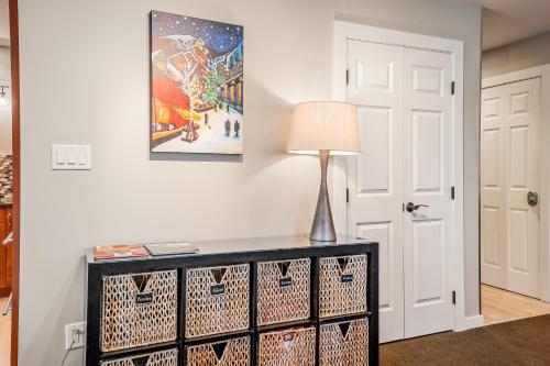 The Crest, Spacious, Central Condo, Free Parking in Whistler, Canada