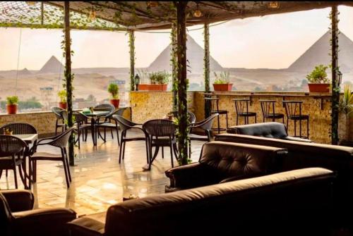 Topaz pyramids view inn