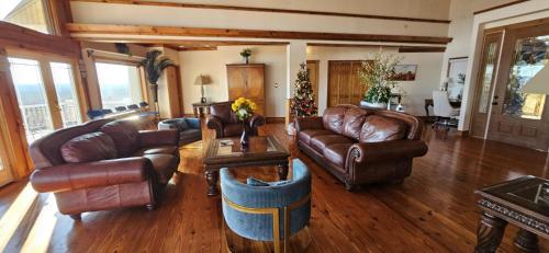 Manchester Georgia Mountain estate with 10000 sqft panoramic views - 13 bedrooms, theater, pool table, event room and multiple gathering areas - Sleeps 30