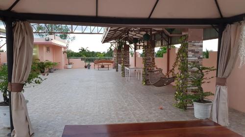 Queenslander Hotel and Restaurant
