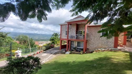 Vista exterior, The Stone Haven House in Mandeville