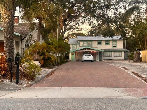 2BR at Lecom Park Downtown Beaches & Ample Parking Space, Bradenton (Foto 5)