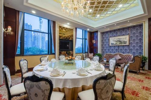 Restaurant, Yunnan Lishui Yunquan Hotel in Kunming