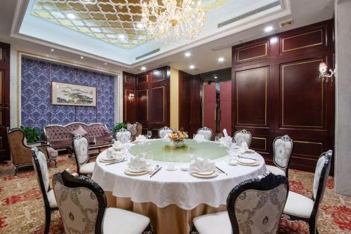 Restaurant, Yunnan Lishui Yunquan Hotel in Kunming