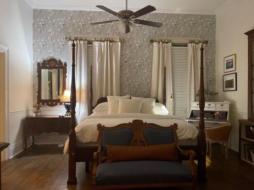 Chesnut Cottage Inn Bed & Breakfast detail