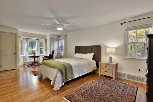 Susan Lane Hideaway - 4BR, 3BA Renovated Home, Close to Skiing and Town, Fireplace in 拉特兰(VT)