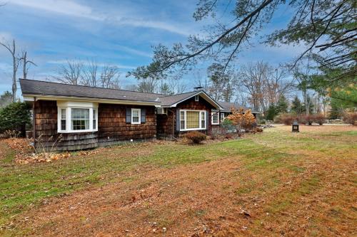 酒店外观, Susan Lane Hideaway - 4BR, 3BA Renovated Home, Close to Skiing and Town, Fireplace in 拉特兰(VT)