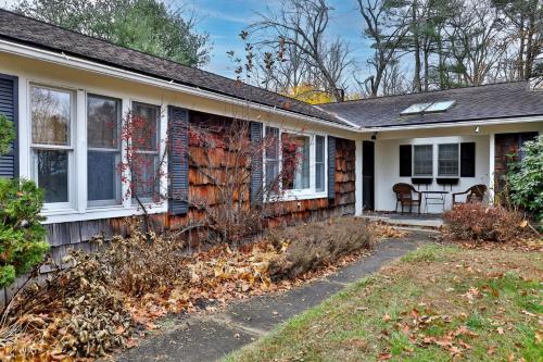 酒店外观, Susan Lane Hideaway - 4BR, 3BA Renovated Home, Close to Skiing and Town, Fireplace in 拉特兰(VT)