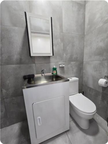 Studio Apartment image 5