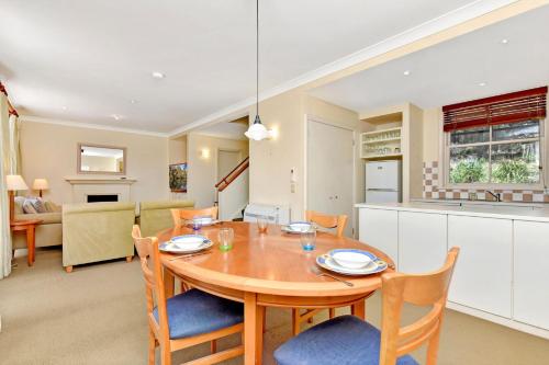 Cypress Lakes Villa 516 Primrose