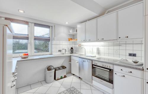 virtuve, Amazing Apartment In Höhndorf With Wifi (Amazing Apartment In Hohndorf With Wifi) in Krummbeka