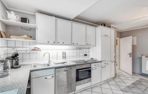 virtuve, Amazing Apartment In Höhndorf With Wifi (Amazing Apartment In Hohndorf With Wifi) in Krummbeka