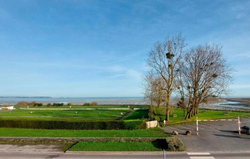 Skats, Lovely Apartment In Saint-Benoit-Des-Ondes in Saint Benoit Des Ondes