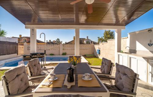 A szálláshely kívülről, 3 Bedroom Nice Home In Salteras in Salteras