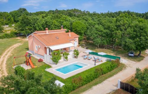 Lovely Home In Radetici With Wifi