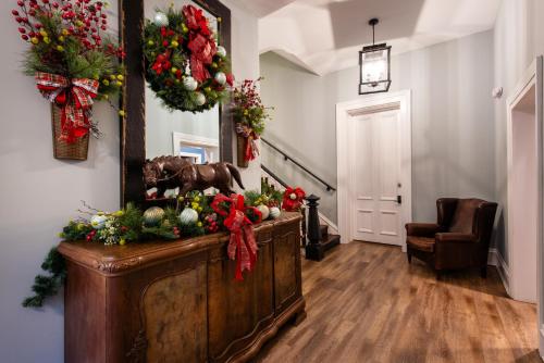 The Woodford Hotel - image 11