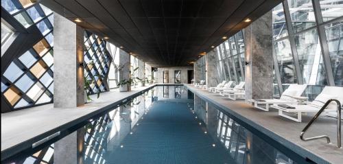 Fitz Above - 2BR CBD Sky Retreat - Melbourne
