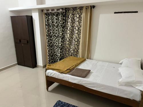 stay in apartment - image 2