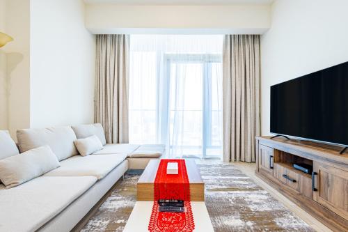 Superhost - Bright & Stylish 1-Bedroom in Bloom Tower, JVC, Dubaï