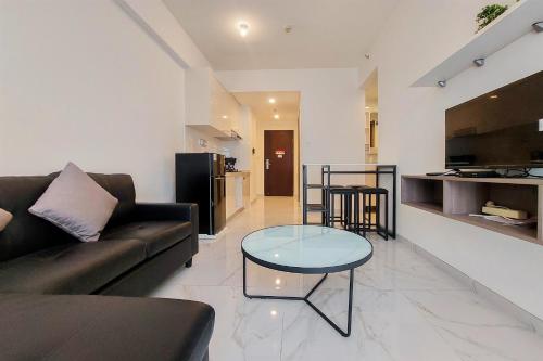 Comfortable and Homey Living 2BR at Sky House BSD Apartment By Travelio – Tangerang, PA