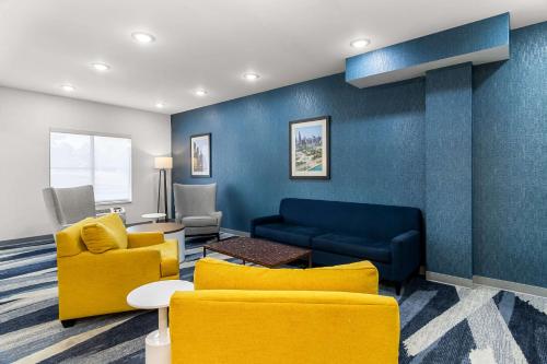 Comfort Inn & Suites near Tinley Park Amphitheater in Tinley Park, USA