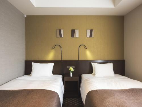 Twin Room - Non-Smoking image 10
