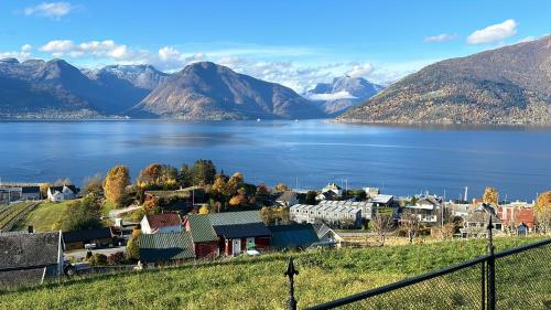 Цікаві місця поруч, Sognefjord Gjesteheim in Вангснес
