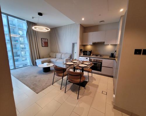 Modern Fully Furnished 1BR Creek Vista Reserve, Dubái (foto 2)