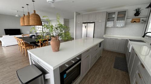 Kitchen, Beach house with Pool Nasugbu, The Cove House in Natipuan