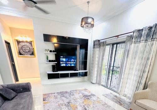 Tiny House Dferry With Private Pool OR 4 Room Homestay Jerantut Wifi Full Aircond in ปะหัง