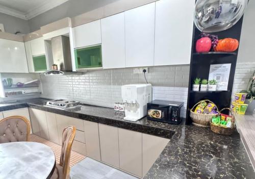 Tiny House Dferry With Private Pool OR 4 Room Homestay Jerantut Wifi Full Aircond in ปะหัง