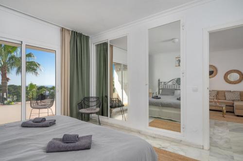 Two bedroom, two bathroom, balcony, pool area, view, Málaga (fotografie 7)