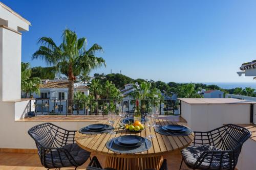 Two bedroom, two bathroom, balcony, pool area, view, Málaga (fotografie 3)