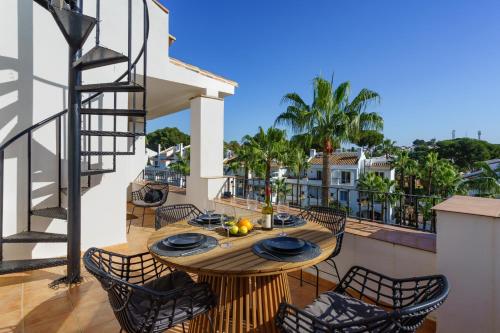 Two bedroom, two bathroom, balcony, pool area, view, Málaga (fotografie 4)