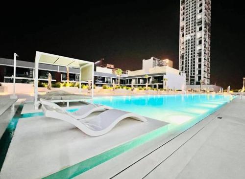 New Gateway to Luxe Living 15Mins to Barasti Beach - image 8