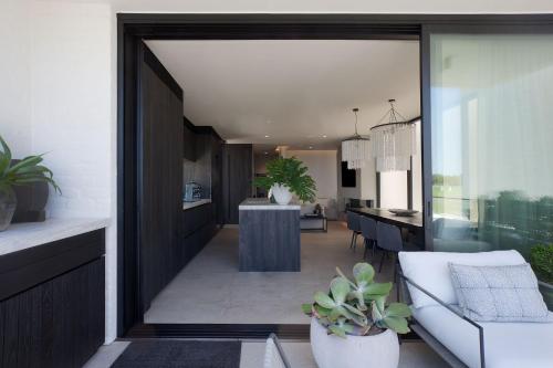 Modern Beachside Haven, Malabar in Little Bay