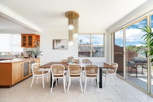 Stunning waterfront pl with swimpool &harbour view - image 11