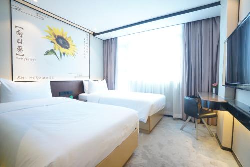 Deluxe Twin Room image 1