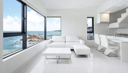 Waytree Ocean View Pool Villa in Yangbuk-myeon