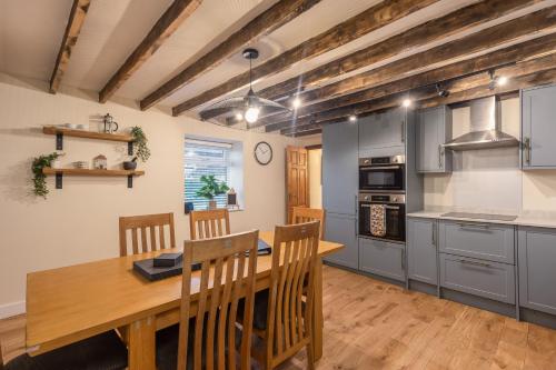 A szálláshely kívülről, The Old Farm Shop in Ganton