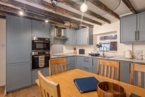 A szálláshely kívülről, The Old Farm Shop in Ganton