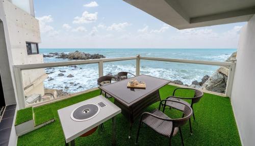 Waytree Ocean View Pool Villa in Yangbuk-myeon