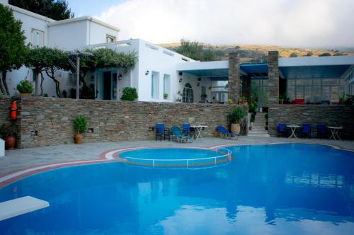 Aiolos Hotel Andros in Ménites