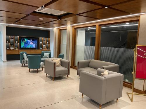 Shared lounge/TV area, Aurora Hotels and Resorts in Manakunnam
